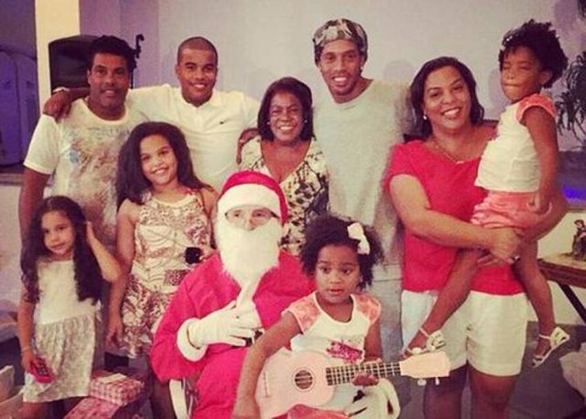 Ronaldinho magari non ha troppa fretta di tornare subito al Queretaro ma di sicuro ha voglia di festeggiare in famiglia il Natale...